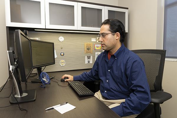 UF/IFAS web writer Frank Samandari works on his computer.